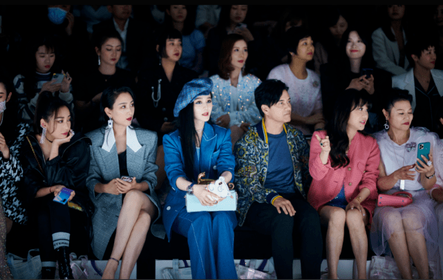 李晨|李晨会后悔吗？范冰冰复出势如破竹，活动站C位、特邀嘉宾身份牛