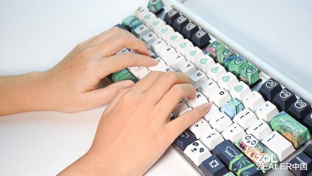 国风配色 扎实体验丨樱桃MX BOARD 8.0机械键盘