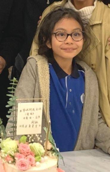 刘烨儿女近照罕曝光!妻子带俩娃为刘恺威庆生,兄妹长相差别大