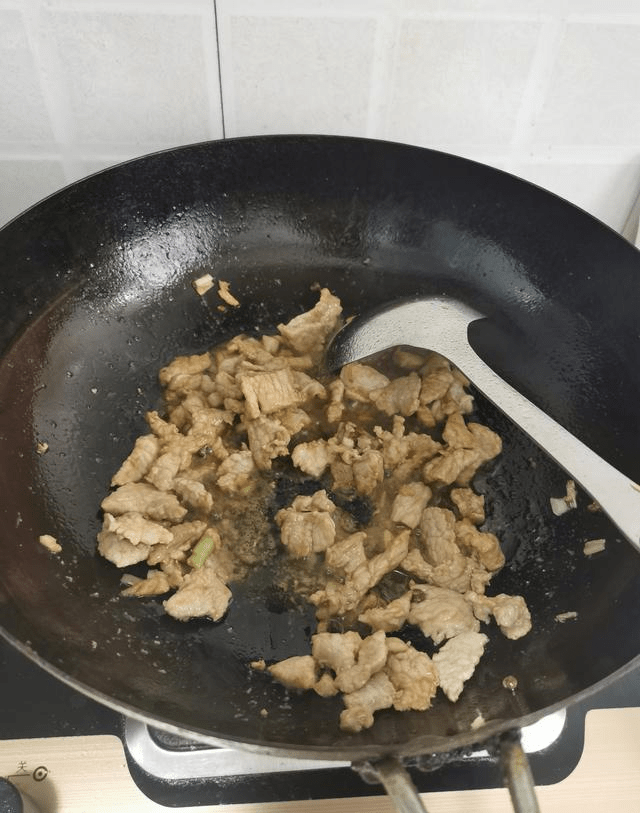 怎么把肉片切薄 df92b8a4fb1e45d3ae5bbef75418ad44.png