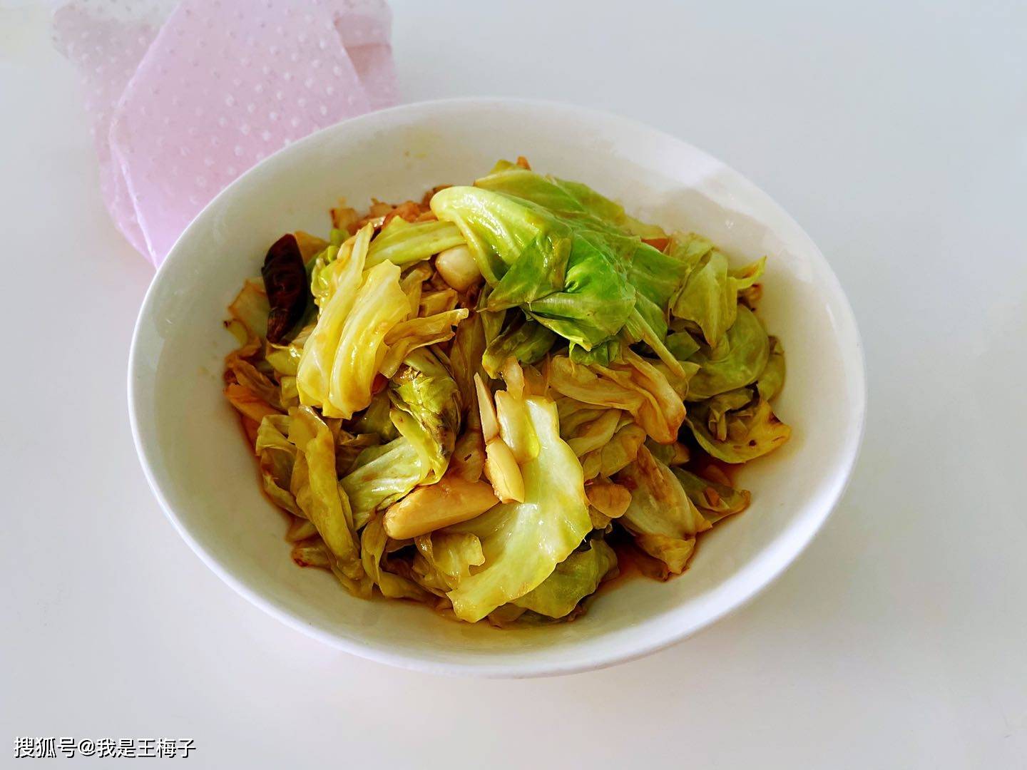 手撕包菜家常做法怎么炒 f7d9e3c1f2f04d5992b70656347f5353.jpeg