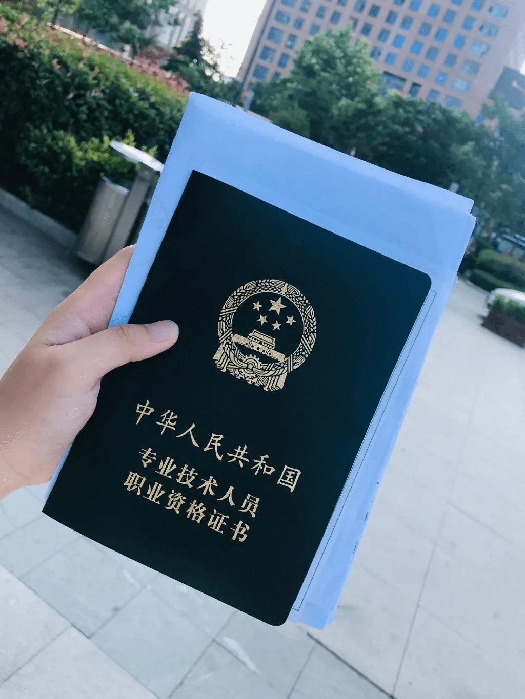 一次性通过会计考试,初中学历50岁宿管阿姨告诉我们,没有什么不可能!