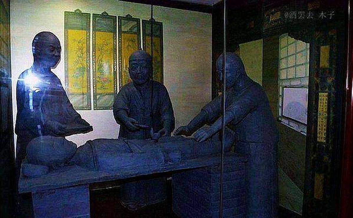 原创中国唯一完好"太监墓",走进地宫让人有点瘆,展品让人不寒而栗