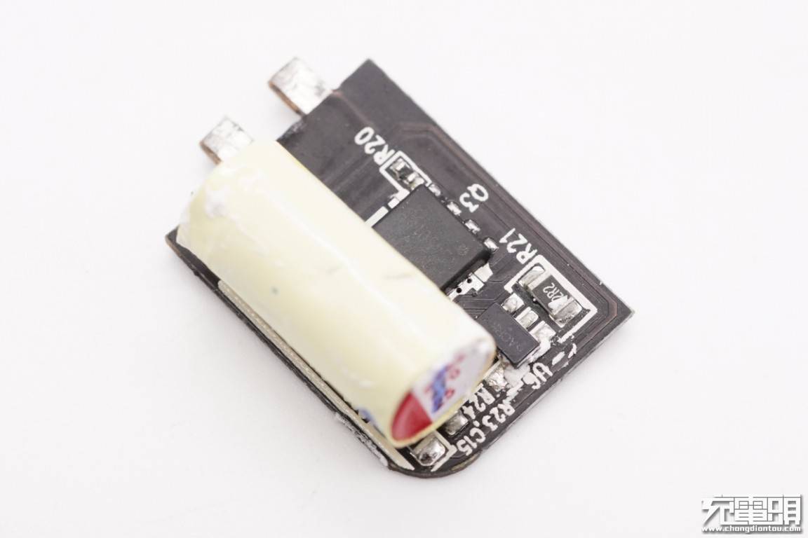 设计|拆解报告：UIBI柚比30W 1A1C氮化镓快充充电器