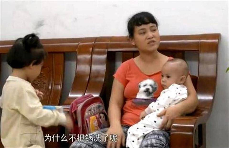 家务|13岁女儿在家像保姆包揽家务，妈妈指责：她烦死了，洗碗不刷锅