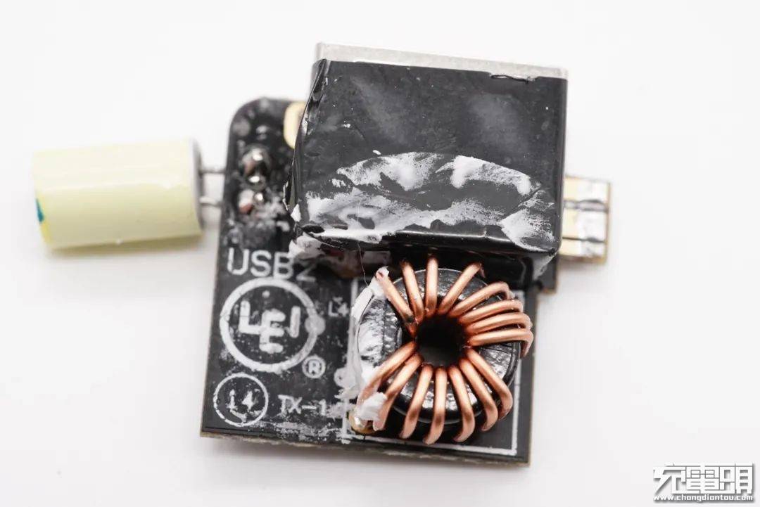 设计|拆解报告：UIBI柚比30W 1A1C氮化镓快充充电器