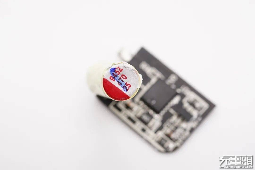 设计|拆解报告：UIBI柚比30W 1A1C氮化镓快充充电器