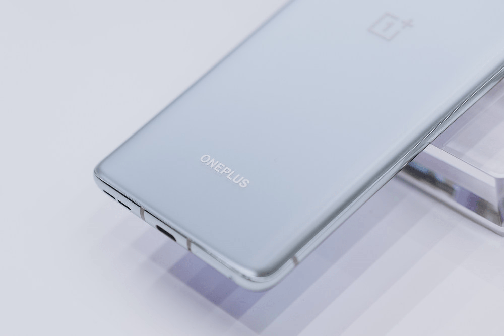 新机|一加 8T现场上手：屏幕超旗舰 3399元起真香