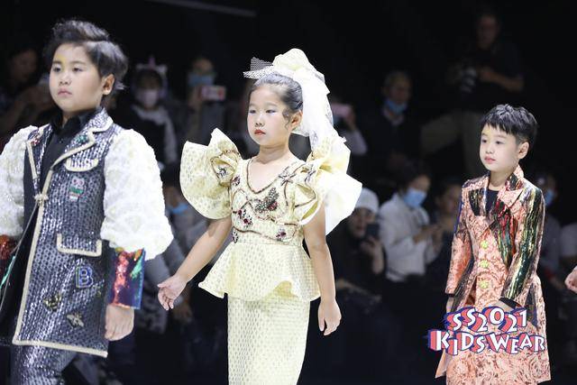 时尚|科技与时尚相融合——FUNNY DREAM高定礼服童装秀