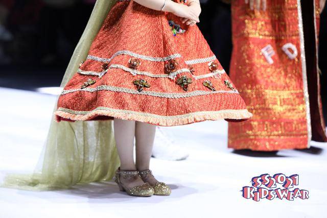 时尚|科技与时尚相融合——FUNNY DREAM高定礼服童装秀