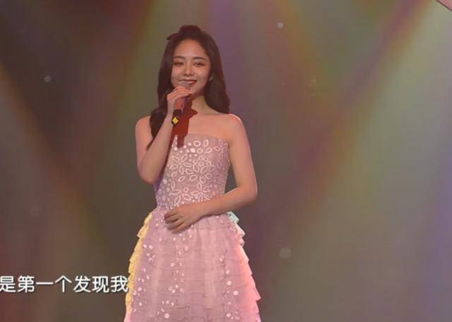 谭松韵|金鹰节开幕式女星集体发胖，张萌肿脸，谭松韵双下巴，宋茜最惨