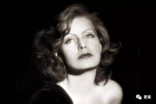 fa|侯佩岑忍了18天，终于用12个字打了昆凌的脸...