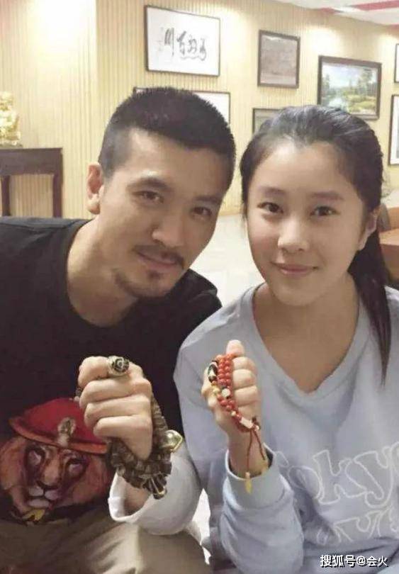 杨子大女儿炫富?18岁哈佛毕业,开百万豪车