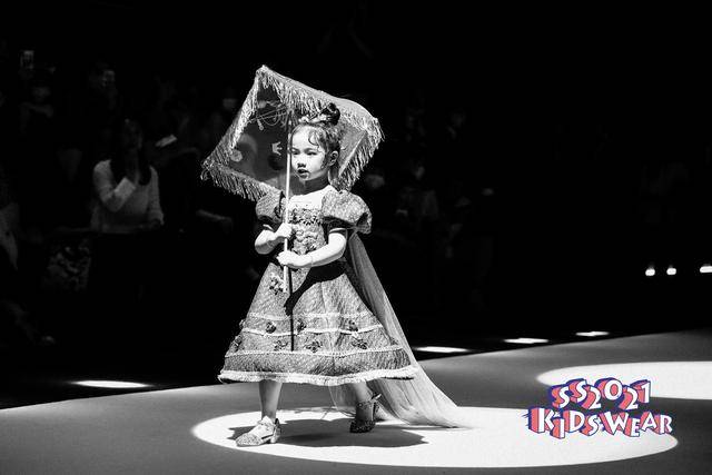 时尚|科技与时尚相融合——FUNNY DREAM高定礼服童装秀