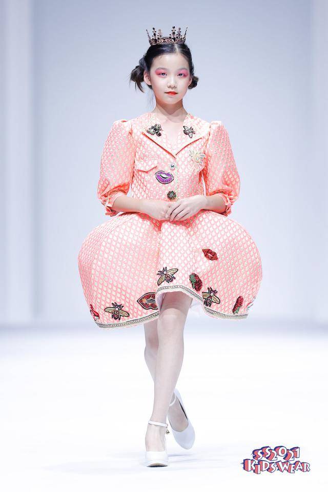 时尚|科技与时尚相融合——FUNNY DREAM高定礼服童装秀