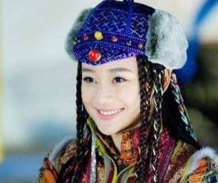 为什么称蓝羽为六公主 2c9de9652d6a4ad1b52f9fb71ef5f92f.jpeg