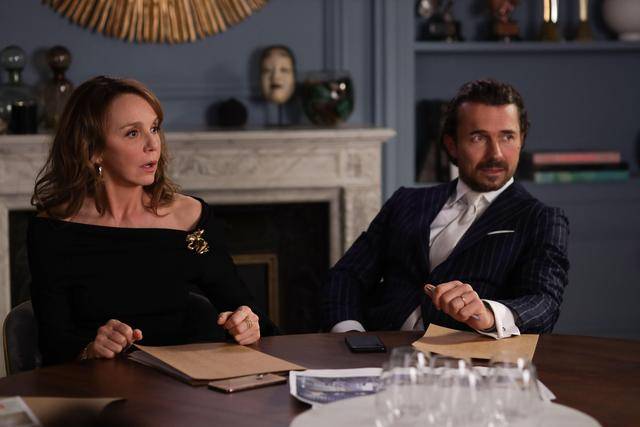 希尔薇|《艾米丽在巴黎》引热议，瘦小女主混搭被嘲，反被配角法式风反超