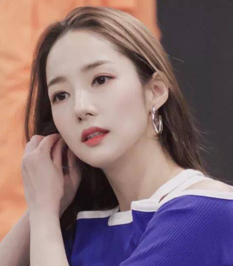 朴敏英|9年换5次头，do得毫无痕迹，双眼皮竟然还都是亲爸割的...