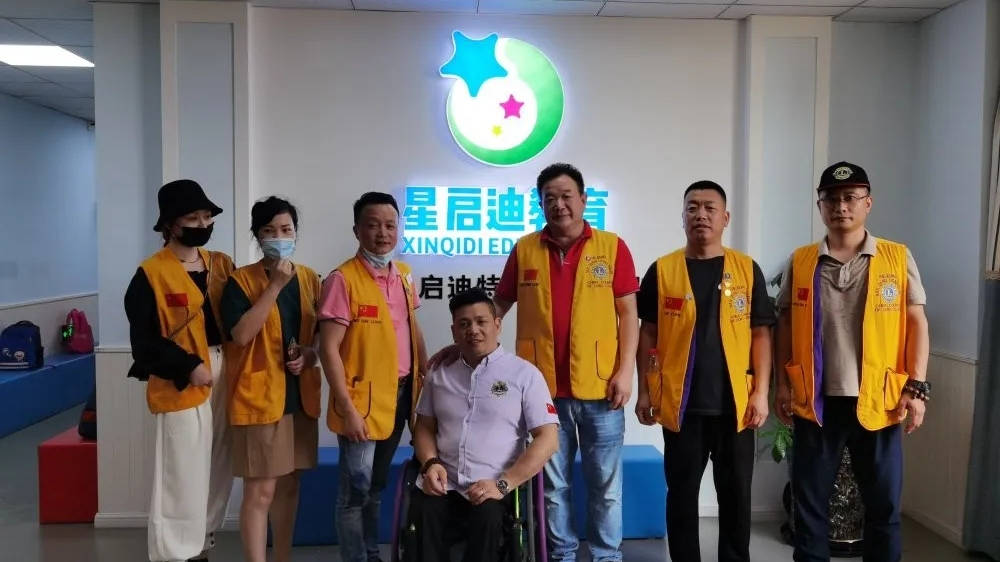 黄马甲走进-特殊教育培训学校_汪金琰
