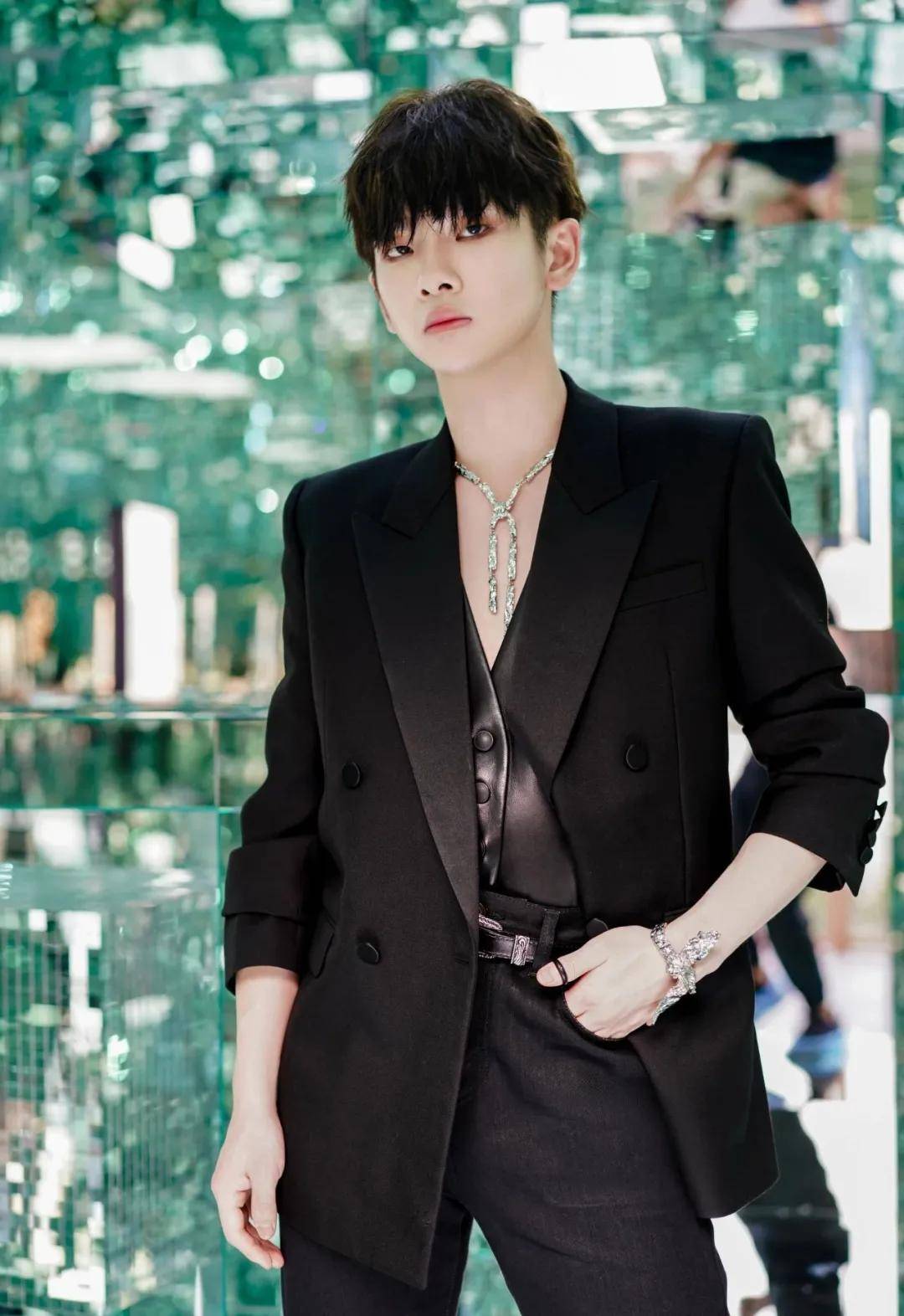 热巴|从千年狐狸脸到总攻2.0，热巴这是把自己的变美秘籍告诉了好闺蜜？