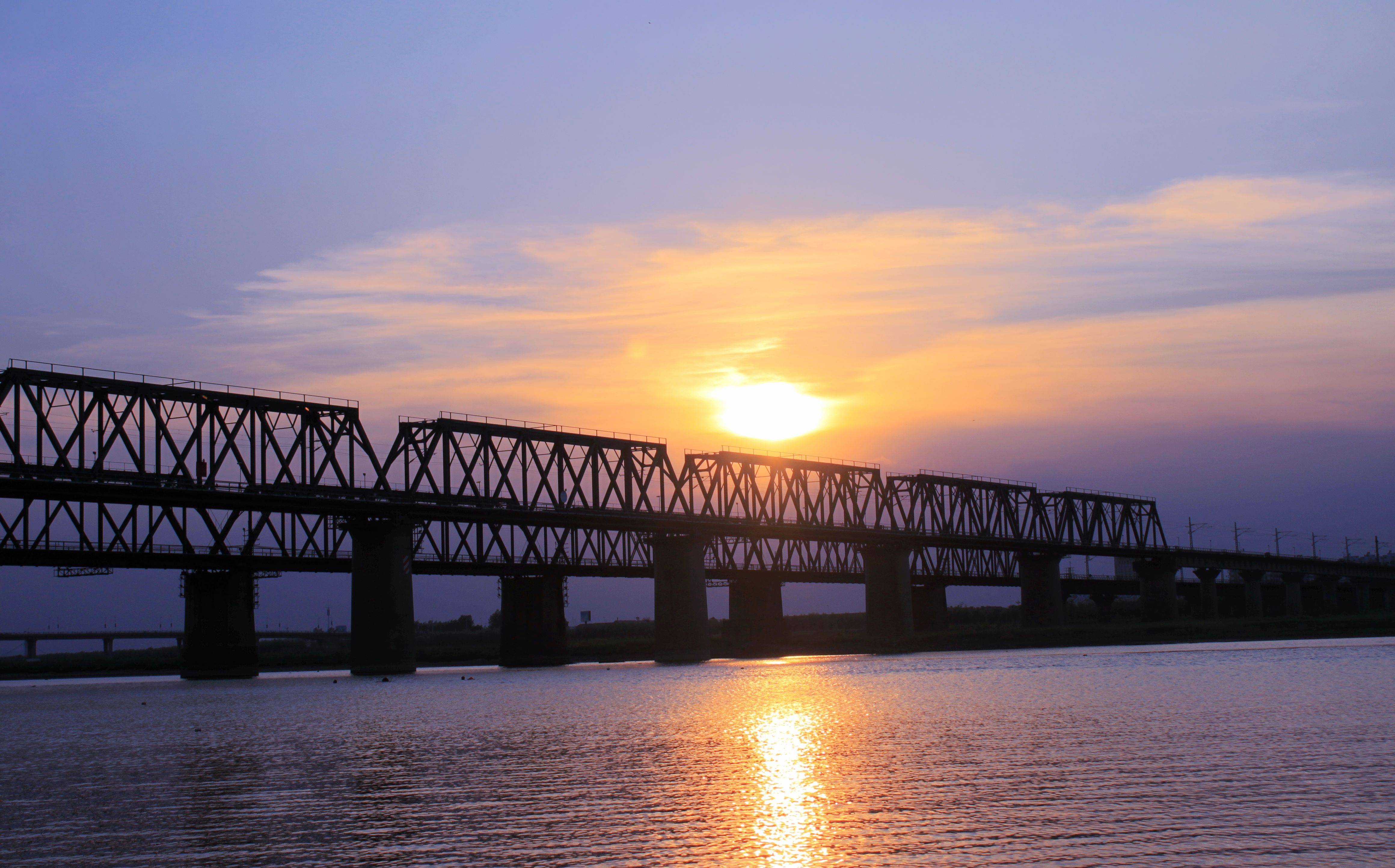 安徽地标建筑之一,千里淮河第一桥,2次被炸毁9人为其牺牲_蚌埠
