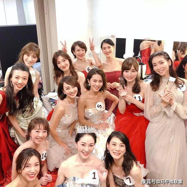 自律|52岁阿姨拿下选美大赛冠军,冻龄身材如同20岁,自律才能抵抗衰老