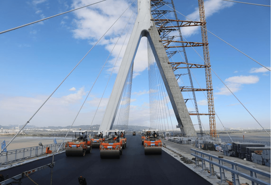 汕头24小时「10月19日」|榕江特大桥沥青路面铺装完成