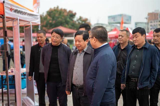 工作|新蔡县举办2020年“稳就业保民生·保就业兜底线” 金秋大型人才招聘会