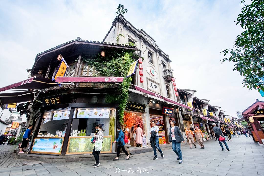 河坊街|杭州第一名街，再现清末民初风貌，首富胡雪岩在此建药堂悬壶济世