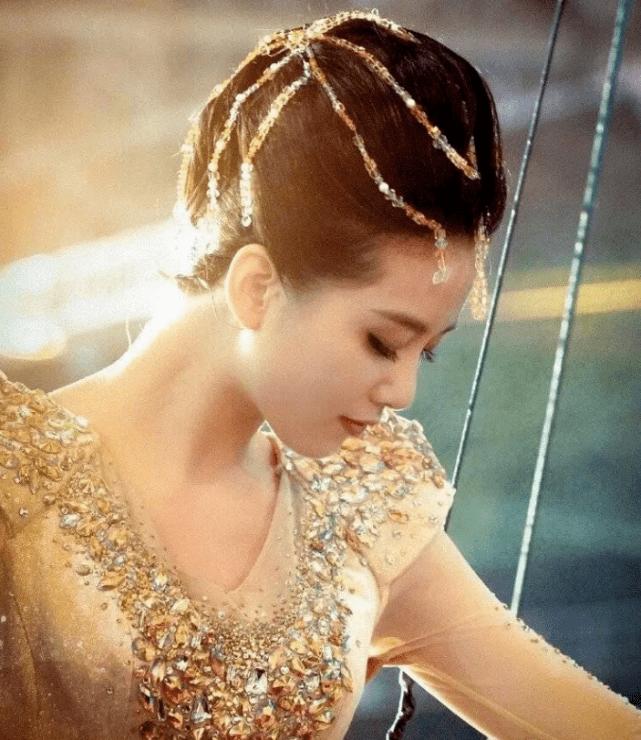 宋茜|刘诗诗宋茜两代金鹰女神同框，当妈后的诗诗小V脸又美又瘦，气质出尘