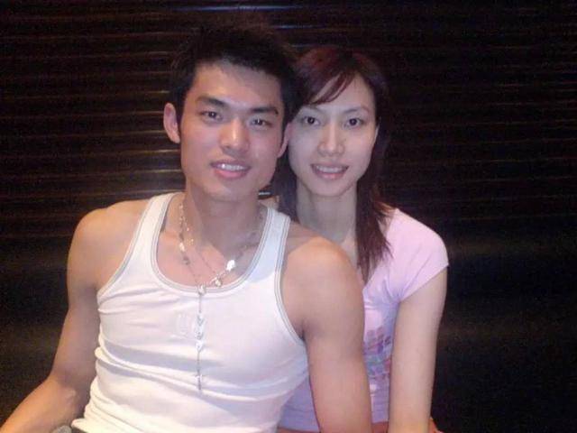 谢杏芳晒甜蜜旧照示爱林丹,被孕期出轨,还疑红毯