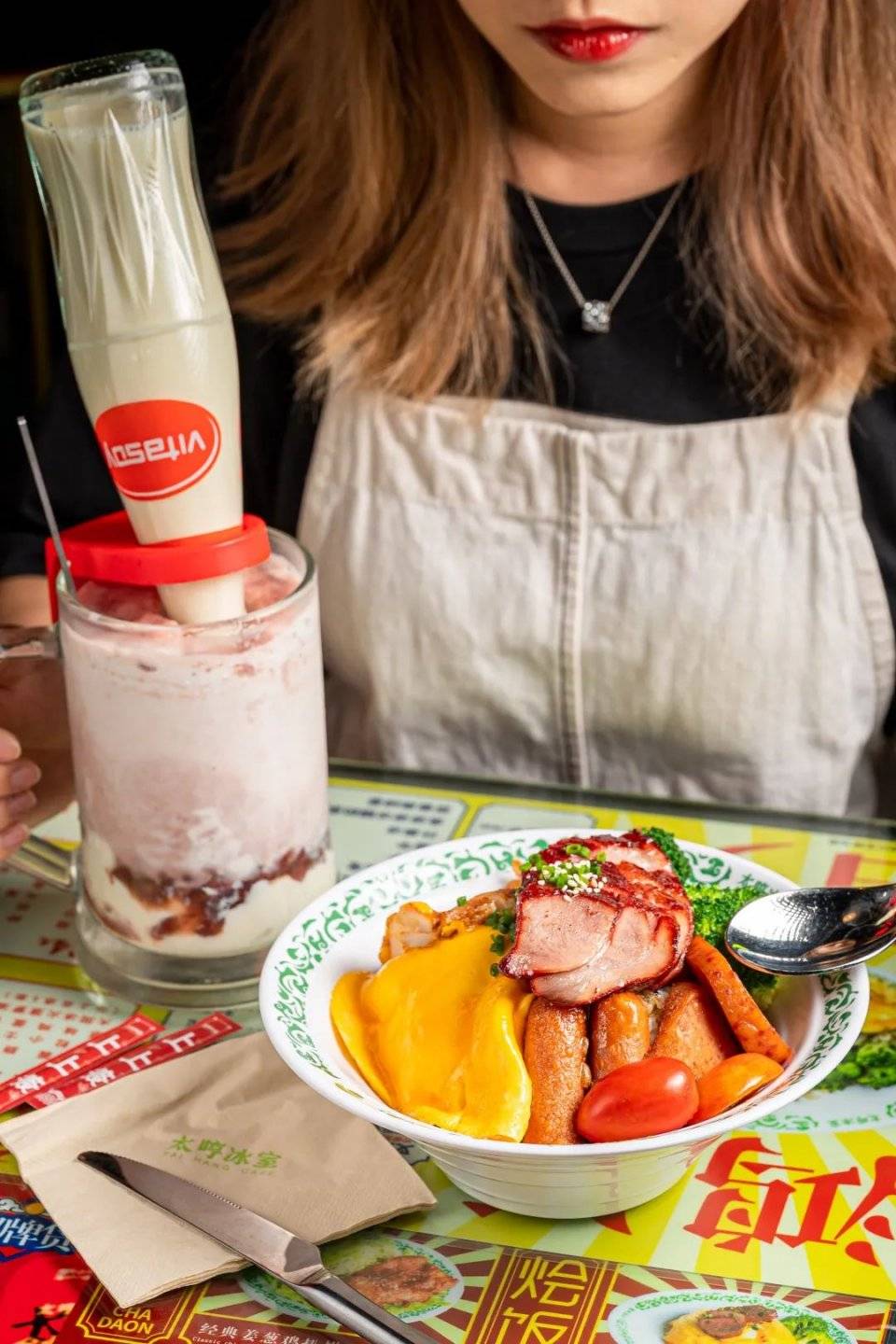 奶茶|使徒行者同款冰室，现点现拉港奶，先抽盲盒才能喝！