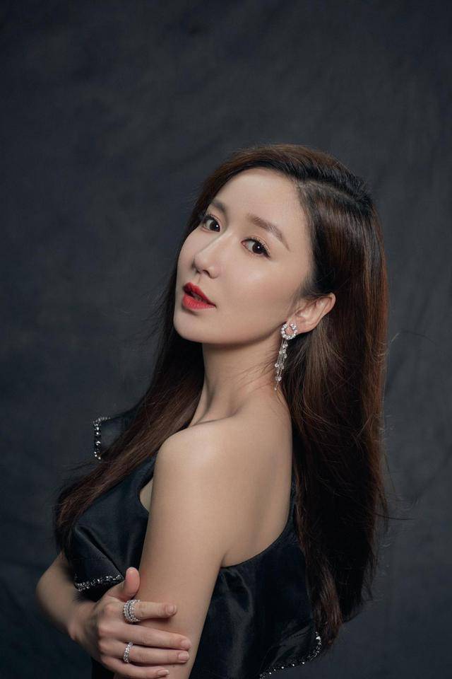 胡一菲|原创娄艺潇版王曼妮不被认可，演了那么多年，她怎么还是胡一菲？