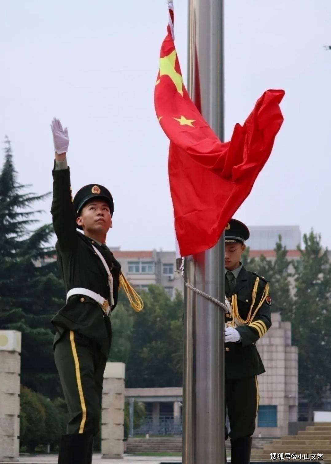 这很中国!品读山大人的筑梦青春_国旗