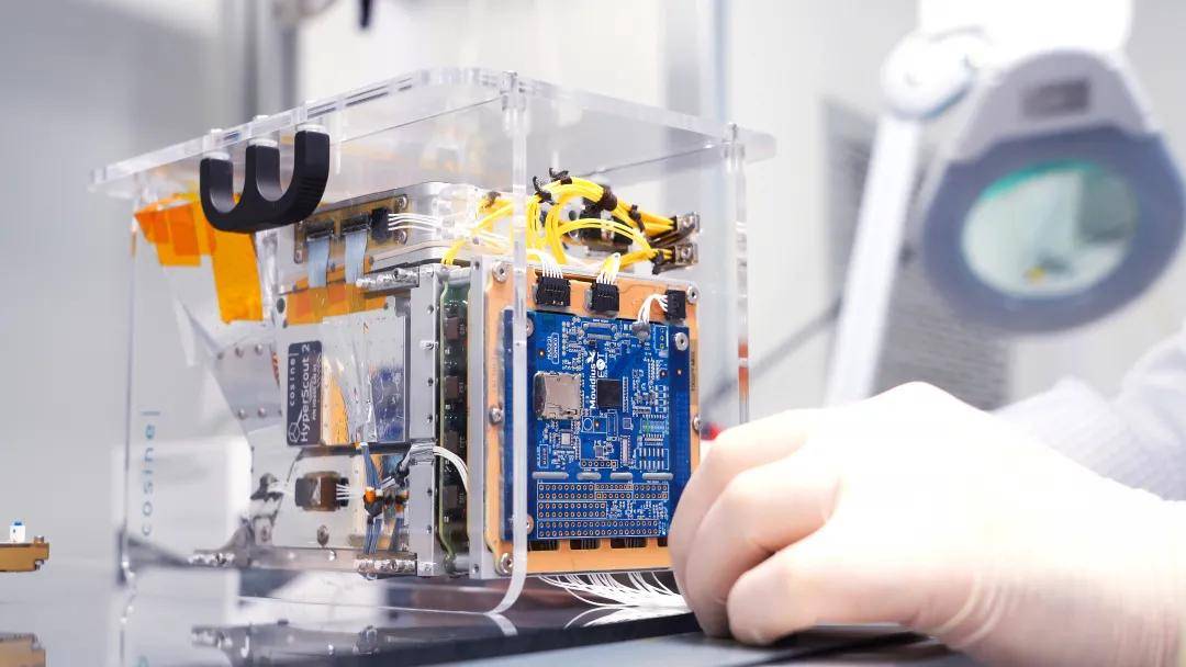 人造卫星|搭载英特尔技术的首颗AI人造卫星已被送入太空轨道