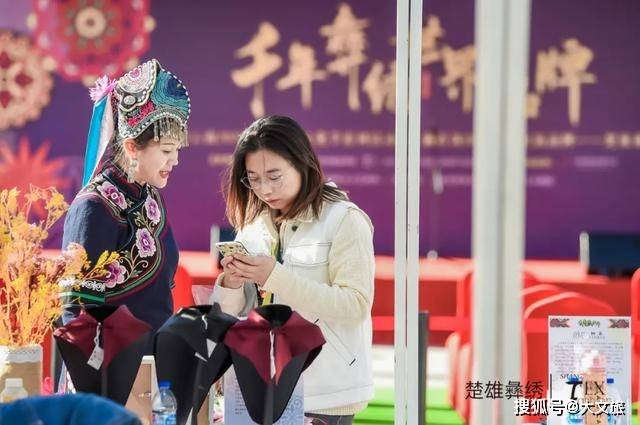 多图,有美女!楚雄彝绣也太漂亮了吧