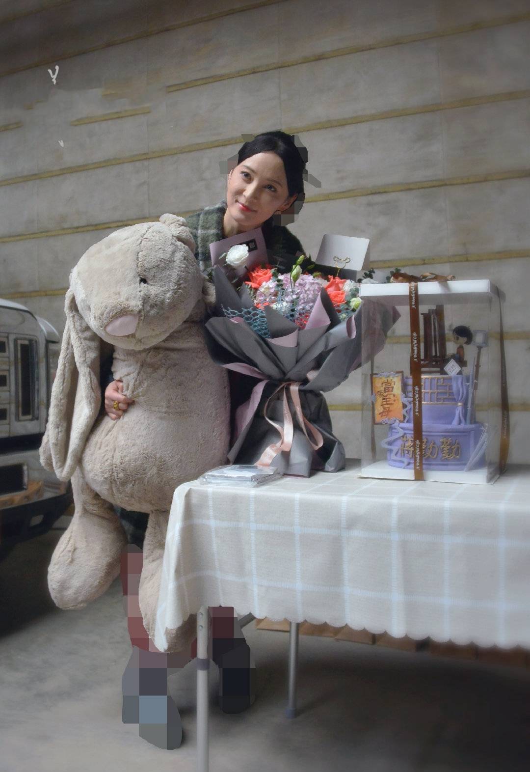 美颜|粉丝团探班蒋勤勤，再怎么美颜皮肤，脸垮衰老是事实啊！