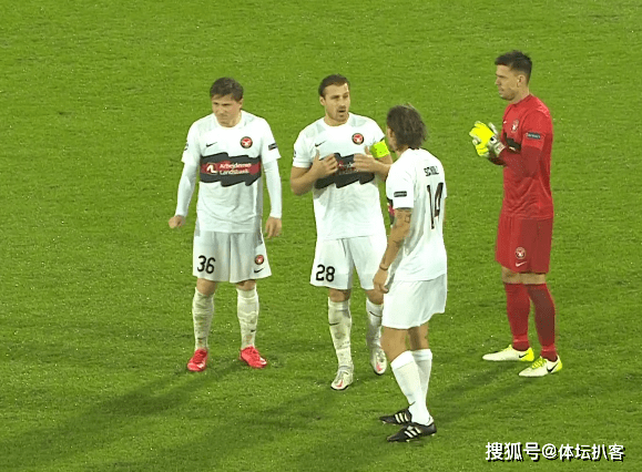 怎么拿钱压欧冠 4fb711901d7541a6964e3efe3c6c4dae.png