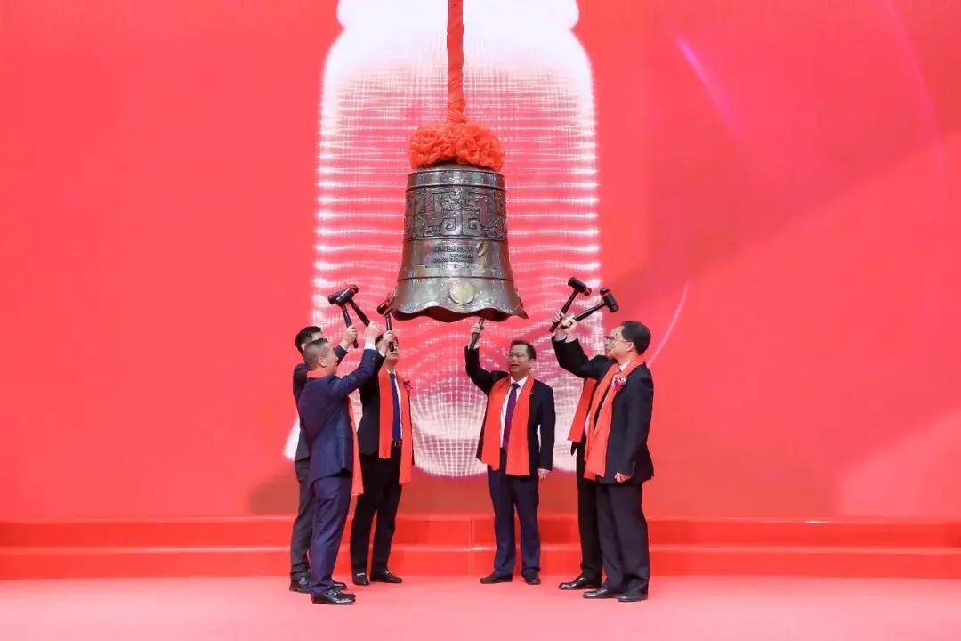 持股|日久光电深交所上市：市值29亿，陈超与陈晓俐兄妹为实控人