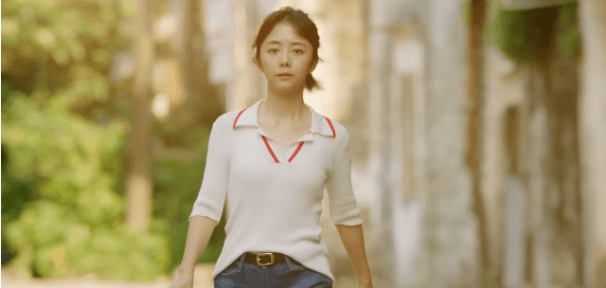 赵丽颖|原创谭松韵30岁还演高中生，娃娃脸成为转型阻碍，赵丽颖值得她借鉴