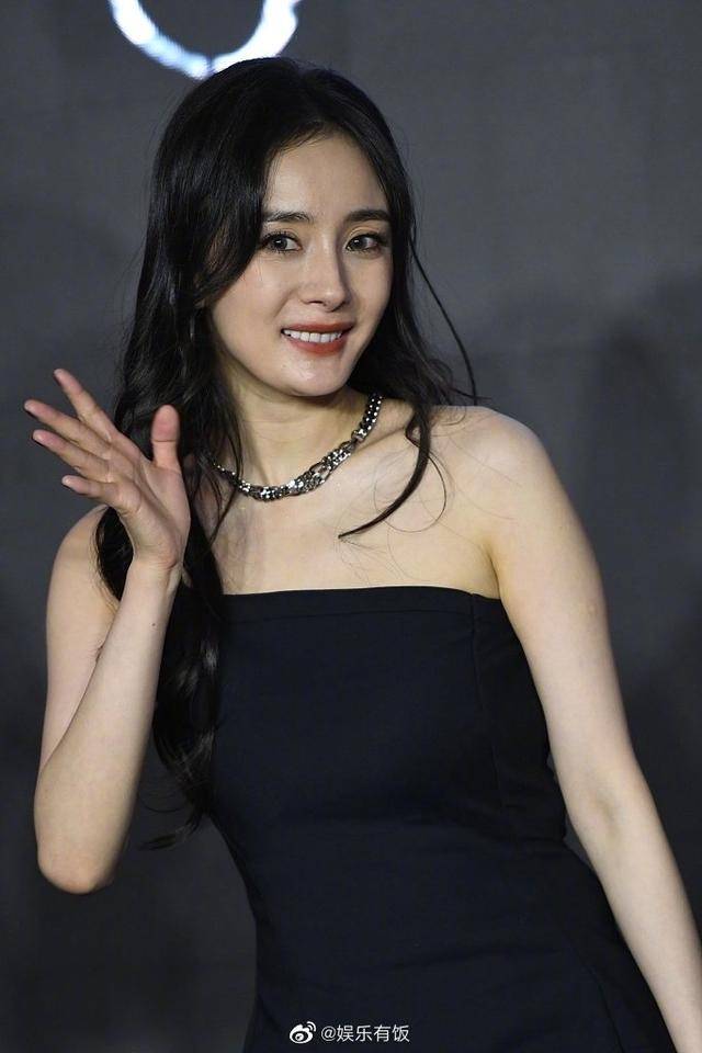 脸部|杨幂活动生图被扒，脸部岁月感明显，34岁还能卖少女感多久？