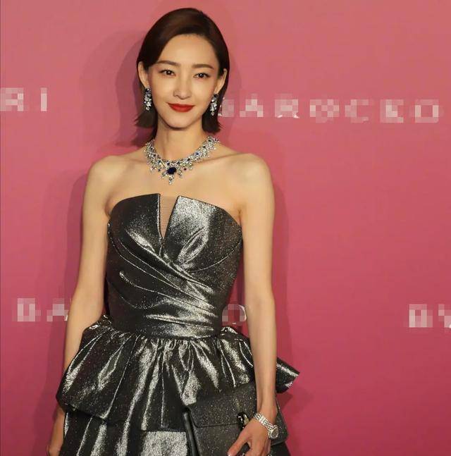 佟丽娅|45岁李小冉状态惊艳，被赞天然美女无塑料感！不输小8岁的佟丽娅