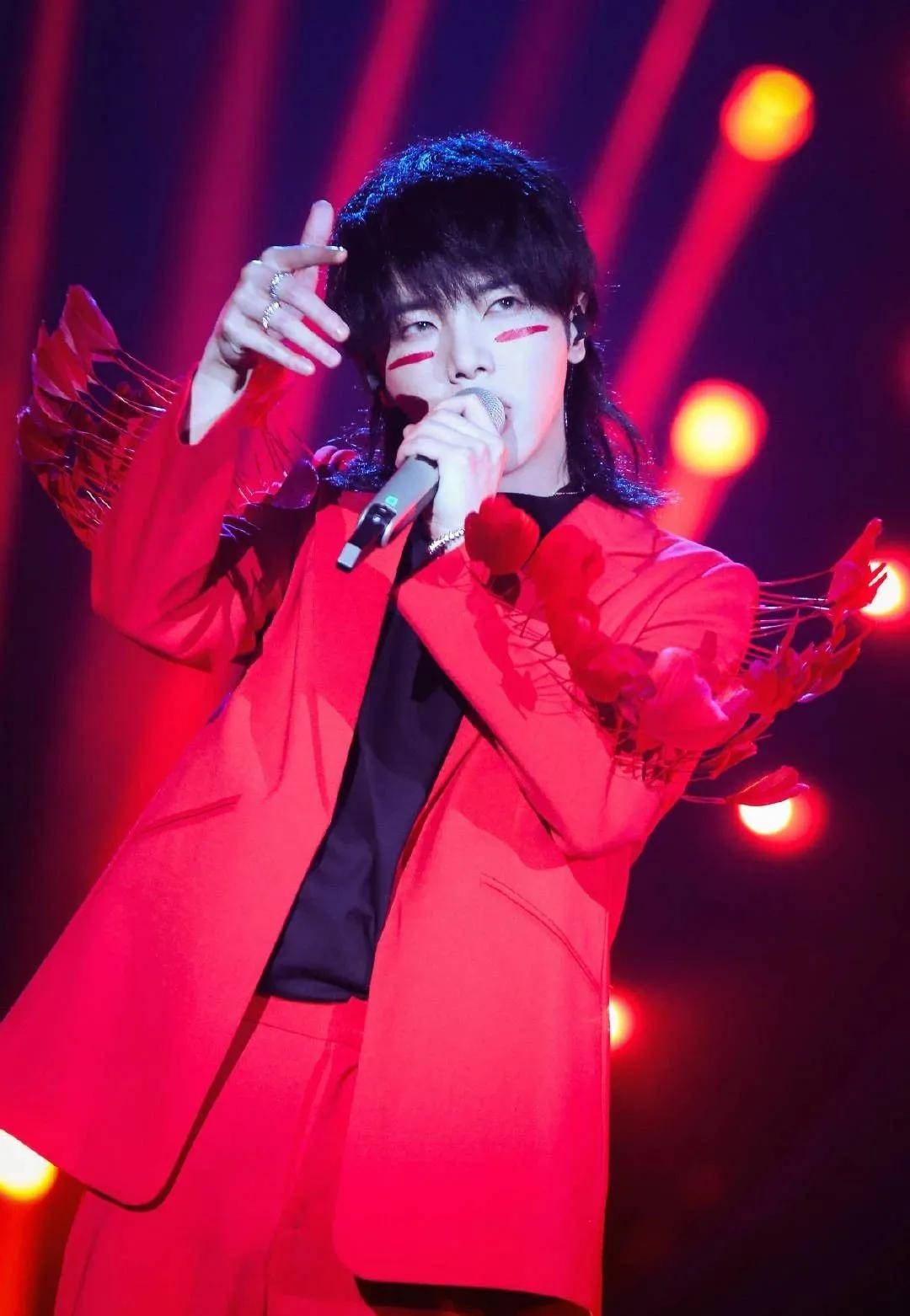 偶像|为什么现在整形技术越来越发达,选秀选手却长得越来越丑?