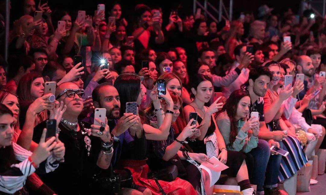 instagram粉丝排行2021_泰国七台演员Instagram粉丝量排行前五:一姐AumP与一哥Weir夺魁