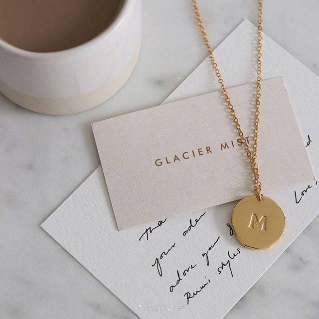 金属|配饰种草！这个秋冬跟金属配饰更般配噢~