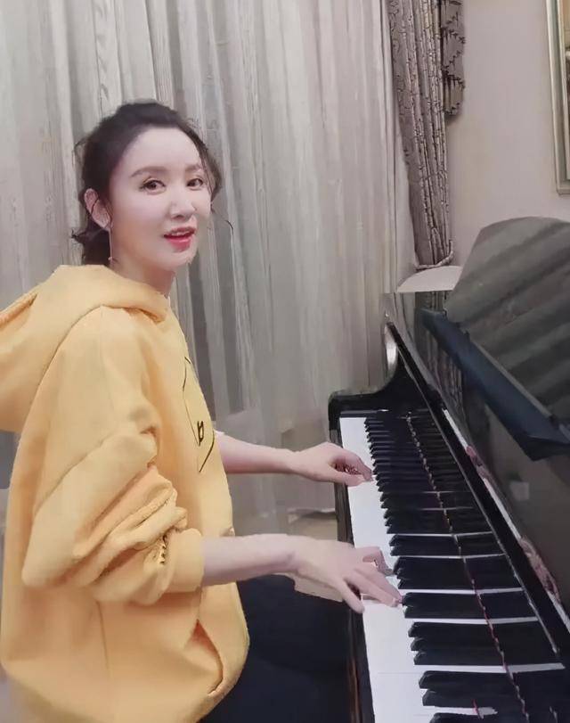 爱心|原创张萌别墅内景曝光，电影房藏老公爱心设计，为环保家里堆满纸箱