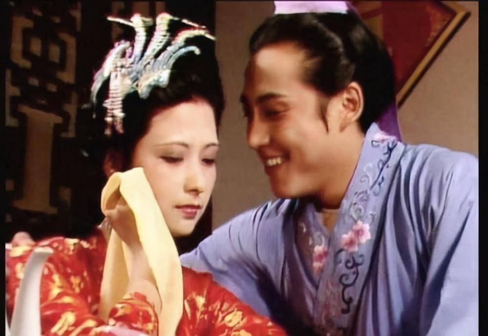 尤二姐,贾珍已经有了夫妻之实,贾琏为何不介意,还要娶她?