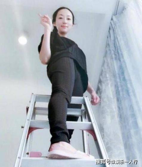 衣帽间|走进演员韩雪的豪宅，一个衣帽间十几米长，感觉可以开服装店了
