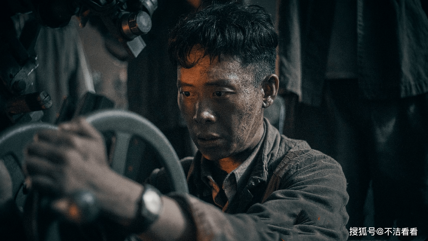 吴京演的电影主角名字 69a95f7c1fb74ca9b23188a27109f845.png