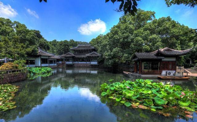 杭州的景点都是免费的吗 a698f82a6b6543be852fdeef2693ce3a.jpeg